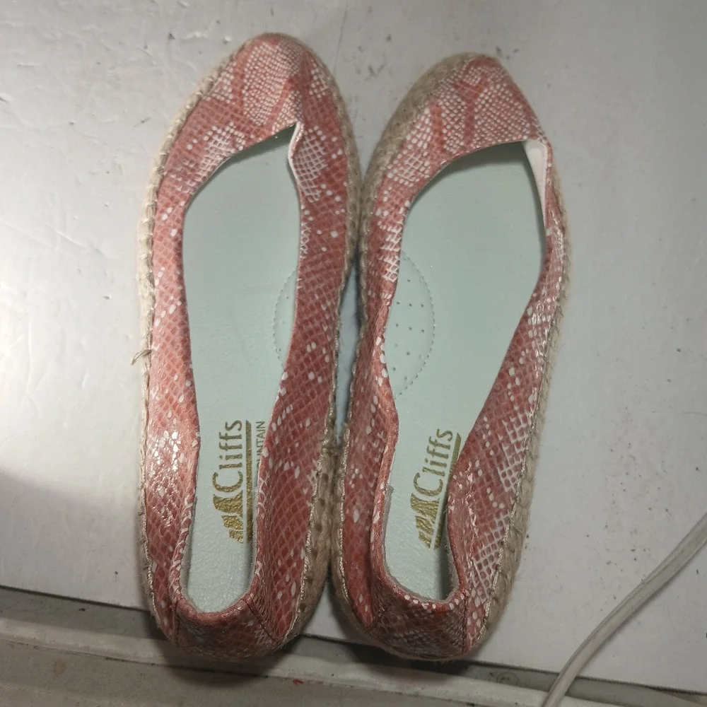 Cliffs by White Mountain Espadrille Flats 8M Pink Snakeskin Print Boho Casual